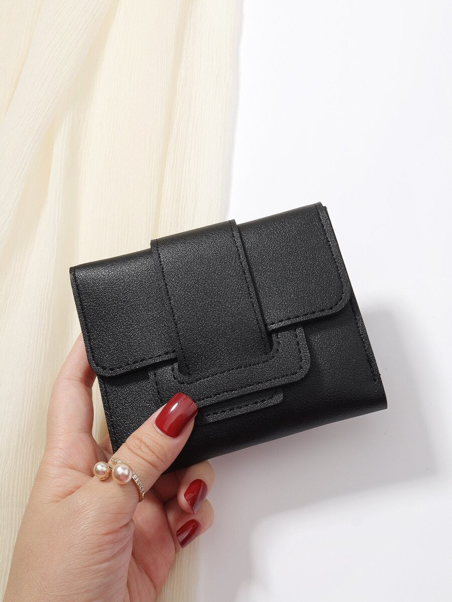 محفظة نسائية جلد بإبزيم مزودة بفتحات للبطاقات