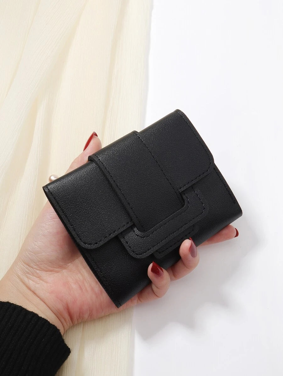 محفظة نسائية جلد بإبزيم مزودة بفتحات للبطاقات