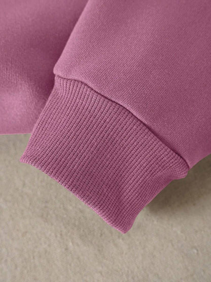 سويت شيرت مبطن حراري بطبعة حروف وأكمام طويلة من إناولي