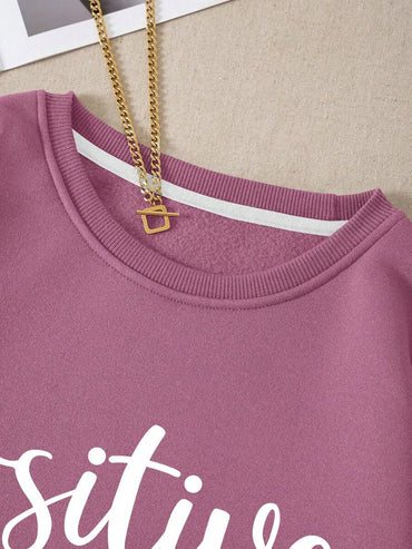 سويت شيرت مبطن حراري بطبعة حروف وأكمام طويلة من إناولي