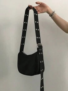 حقيبة كروس صغيرة نسائية مزينة بحلقات معدنية وحزام قابل للتعديل