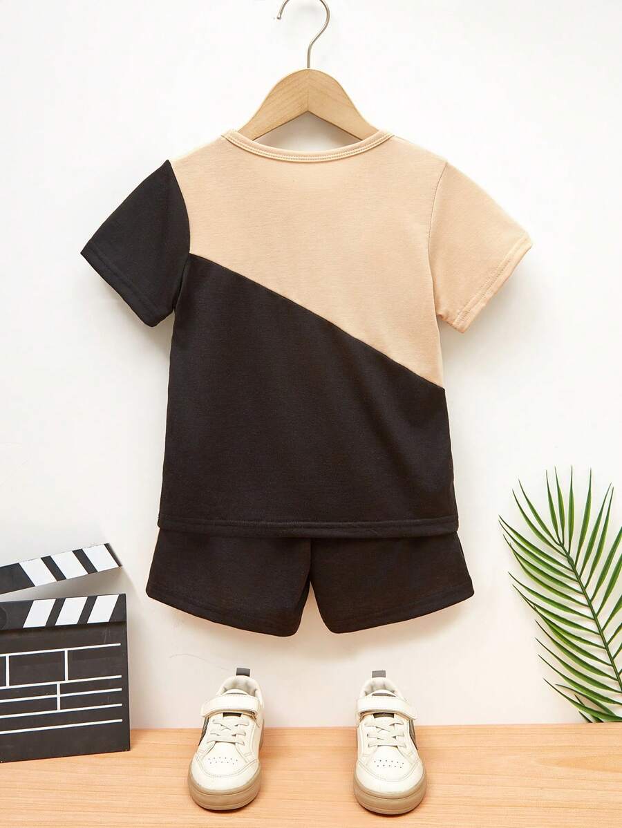 طقم من قطعتين من تي شيرت وشورت Shein