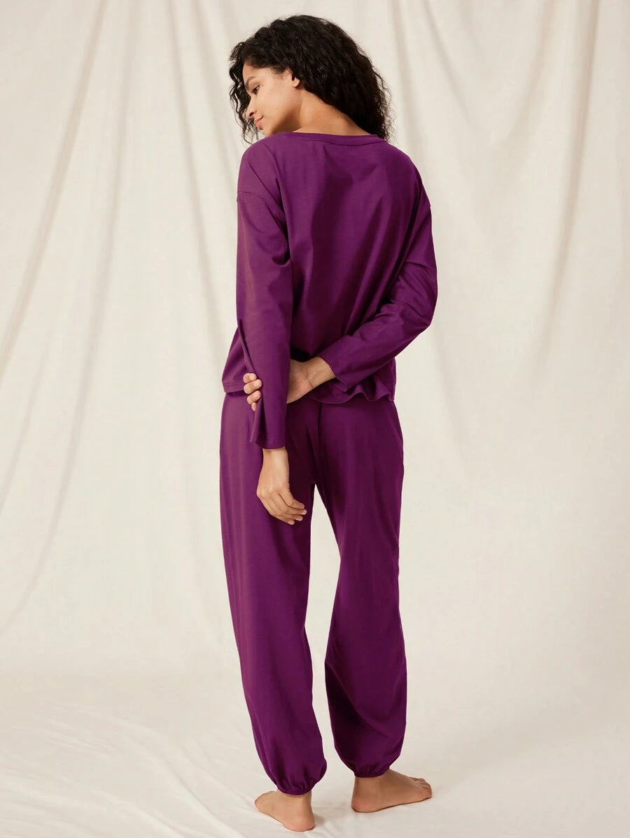 بيجامة نسائي باللون البنفسجي من القطن والمودال من لوفليت