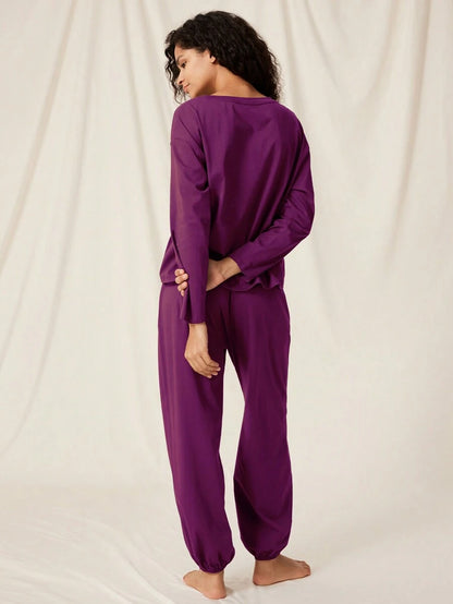 بيجامة نسائي باللون البنفسجي من القطن والمودال من لوفليت