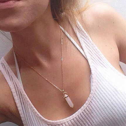 سلسلة بحجر كوارتز سداسي الشكل