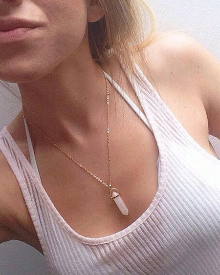 سلسلة بحجر كوارتز سداسي الشكل
