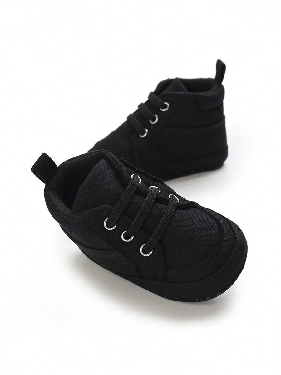 حذاء المشي الأولى للأطفال حديثي الولادة من الأولاد والبنات، مصنوعة من القماش بلون واحد