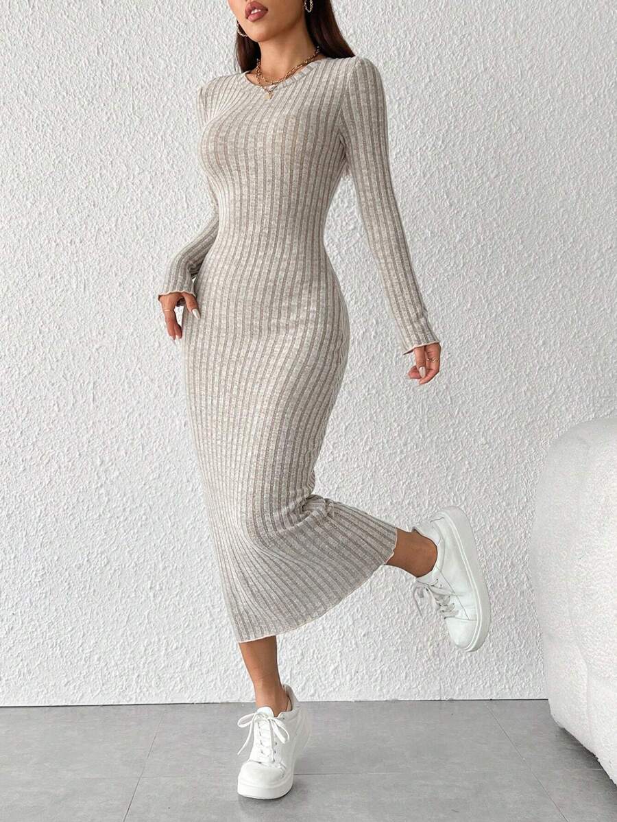 فستان SHEIN PETITE بلون سادة وأكمام طويلة