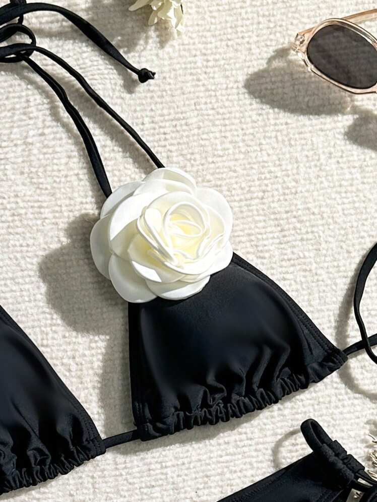 مايوه نسائي قطعتين باللون الأسود بتفاصيل وردية أنيقة