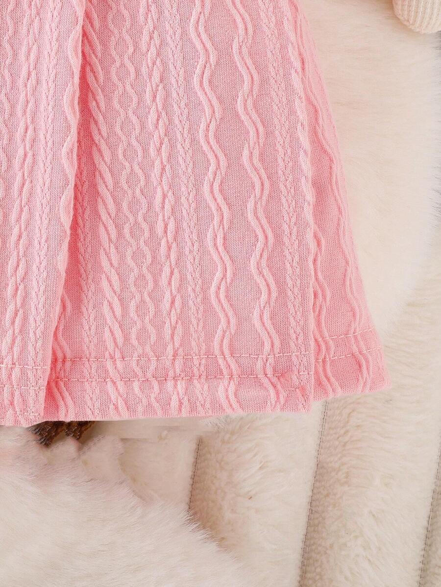 طقم بناتي أنيق من ثلاث قطع، يتكون من جاكيت وتنورة بأزرار أنيقة، مناسب للربيع والخريف