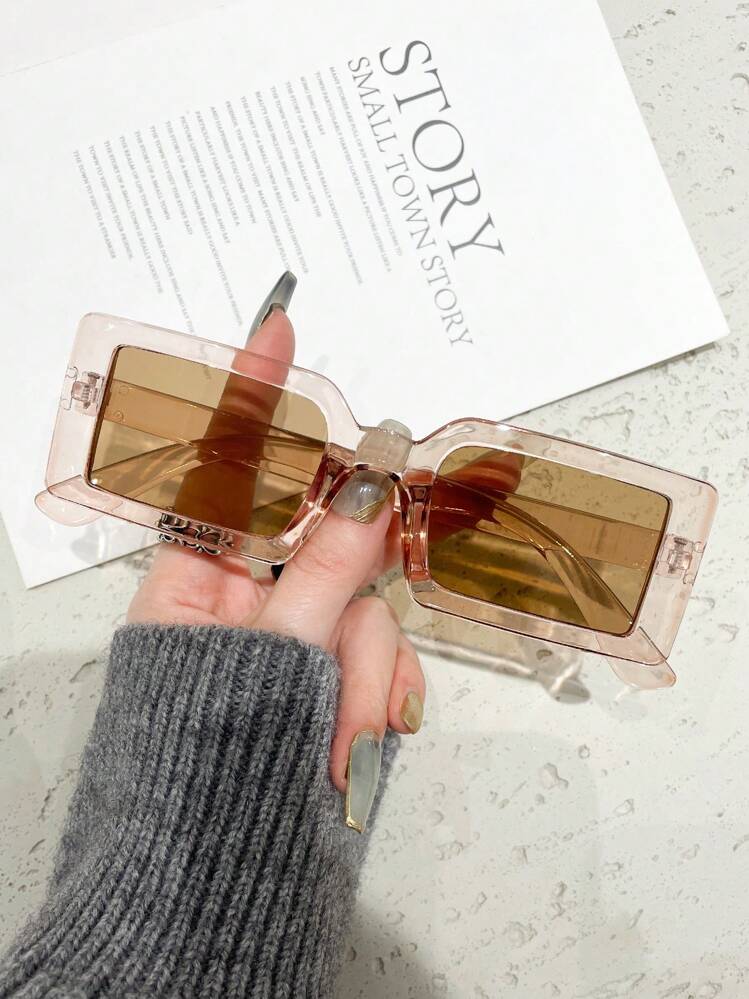 نظارة شمسية بتصميم مستوحى من موضة بداية الألفينات