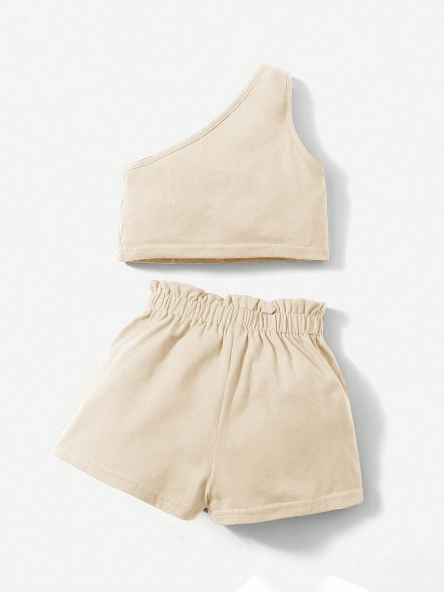 طقم بيبي بناتي من شي إن – تيشيرت بلا أكمام بكتف مائل مع شورت، 2 قطعة