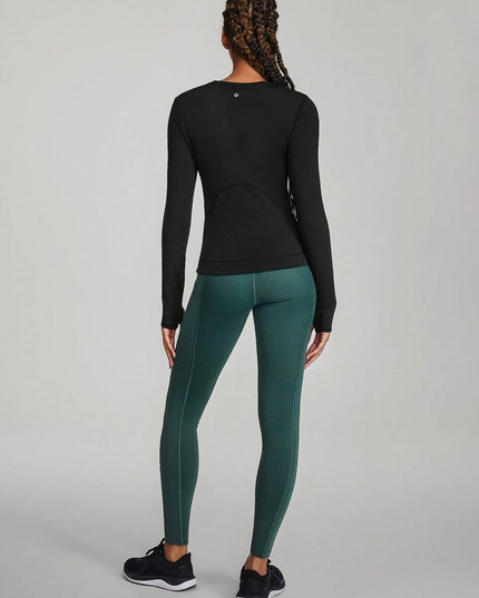 تيشيرت رياضي من قماش الفليس الناعم بتصميم متقاطع من الأمام من جلوومود 