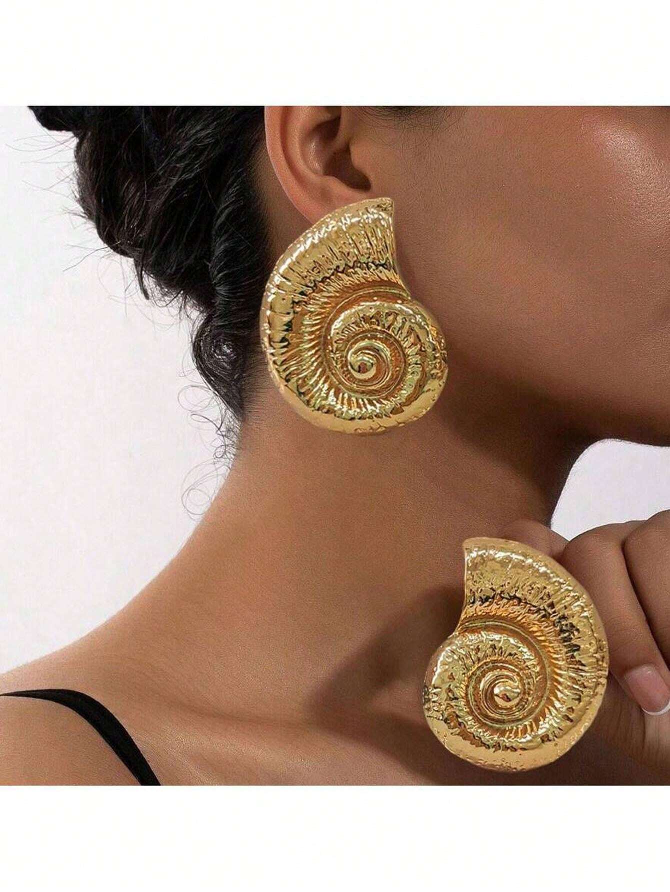 زوج أقراط معدنية بشكل صدفة – أسلوب  عصري لمظهر ساحلي