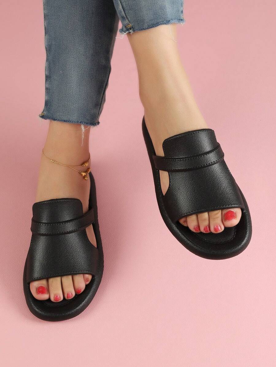 حذاء حريمي من البلاستيك الناعم