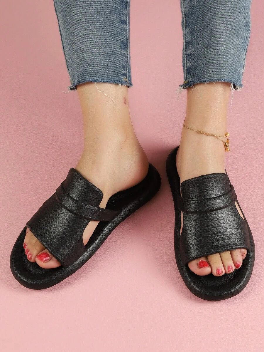 حذاء حريمي من البلاستيك الناعم