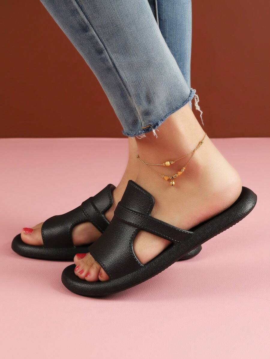 حذاء حريمي من البلاستيك الناعم