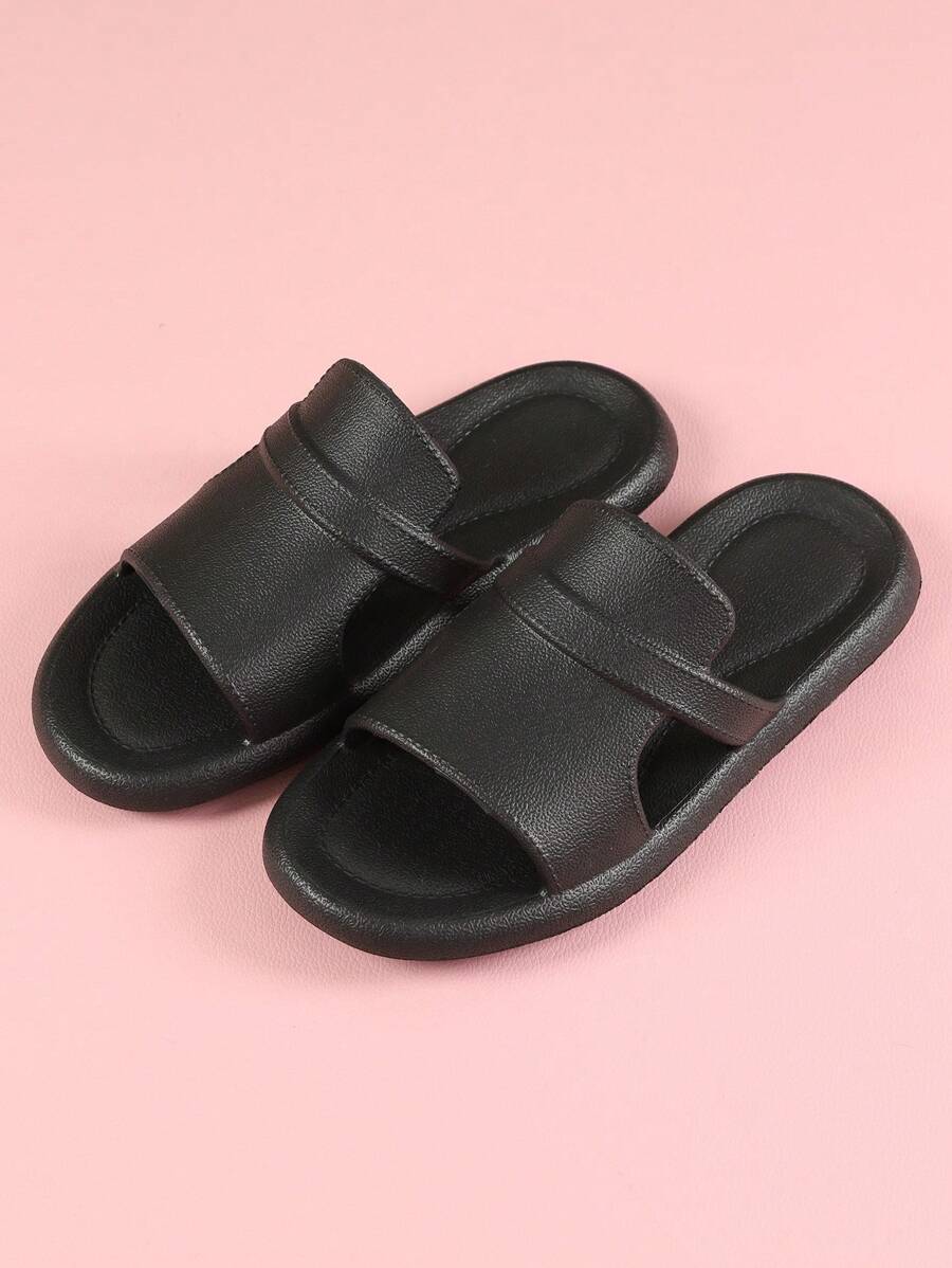 حذاء حريمي من البلاستيك الناعم