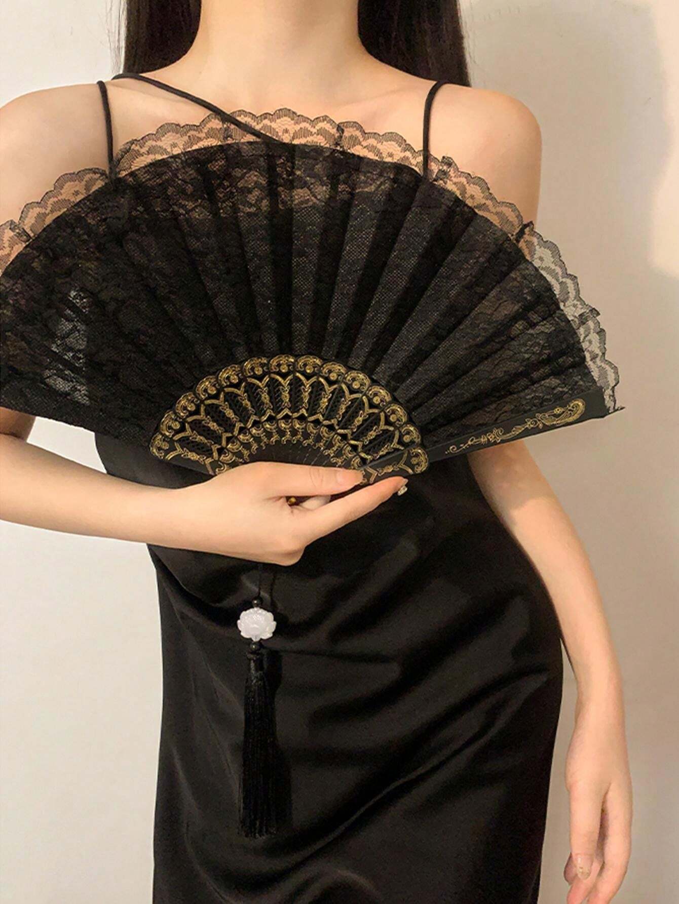 مروحة دانتيل قابلة للطي على الطراز الفرنسي – مظهر كلاسيكي أنيق للصيف والرقص