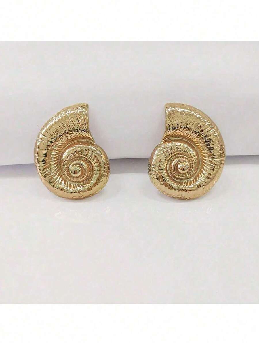 زوج أقراط معدنية بشكل صدفة – أسلوب  عصري لمظهر ساحلي