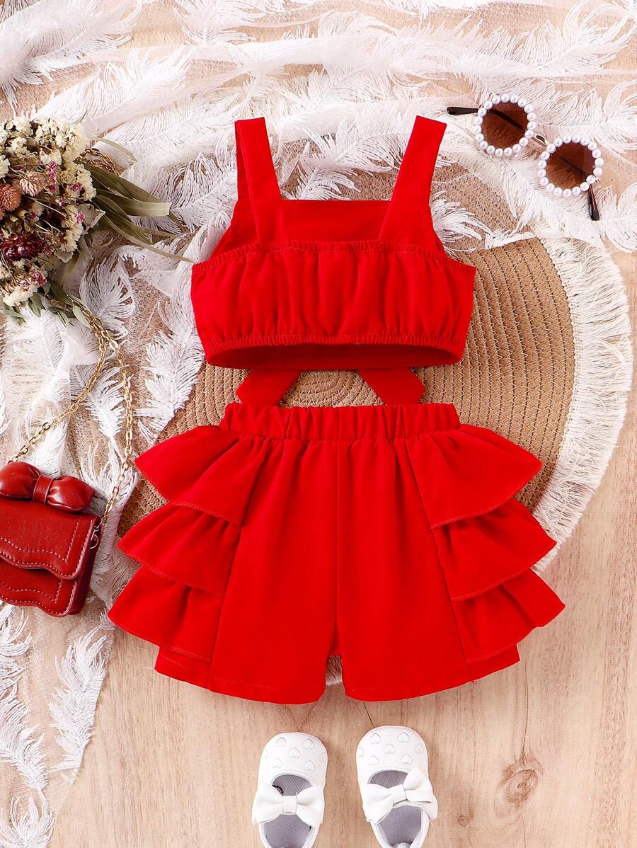 طقم بيبي بناتي – سترة قصيرة بحمالات مزينة بفافة مع شورت أحمر
