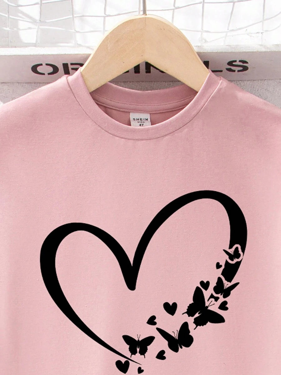 طقم ملابس صيفي من قطعتين من SHEIN للفتيات الصغيرات بنقشة قلب وردية بأكمام قصيرة وبنطلون طويل