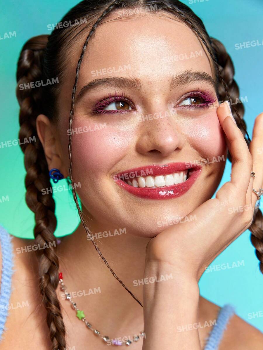 ملمع شفاه مرطب بدرجة Beth (البرقوق الداكن) من مجموعة Rick and Morty X SHEGLAM