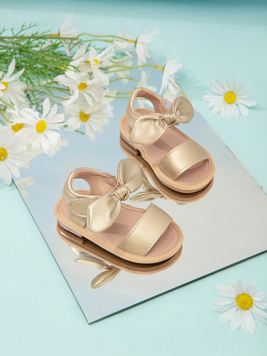 صندل أطفال رضع وتودلر بحزام كاحل بتصميم بسيط وإغلاق بخطاف وحلقة مع زينة عقدة Shein