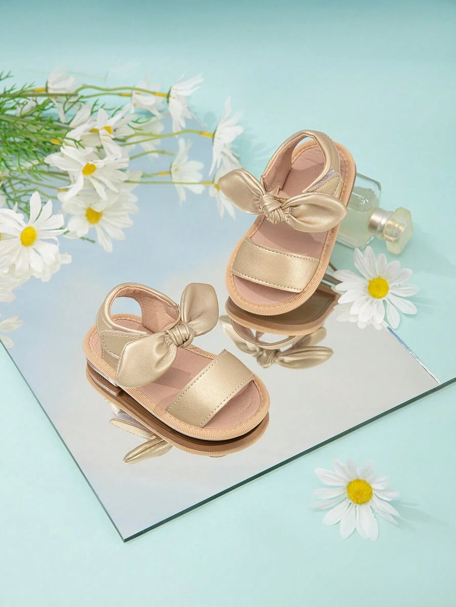 صندل أطفال رضع وتودلر بحزام كاحل بتصميم بسيط وإغلاق بخطاف وحلقة مع زينة عقدة Shein