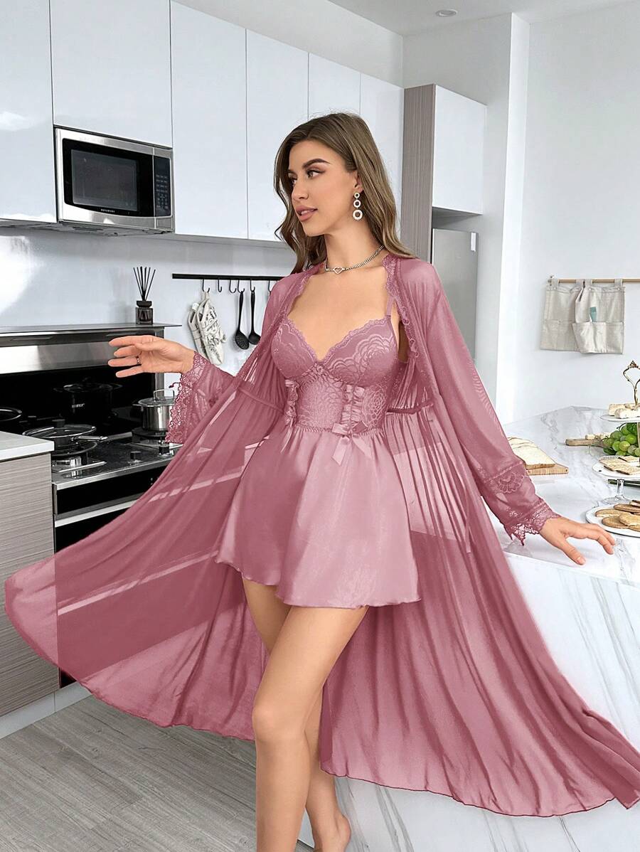 قميص نوم أنيق سادة من الدانتيل بتصميم بسيط