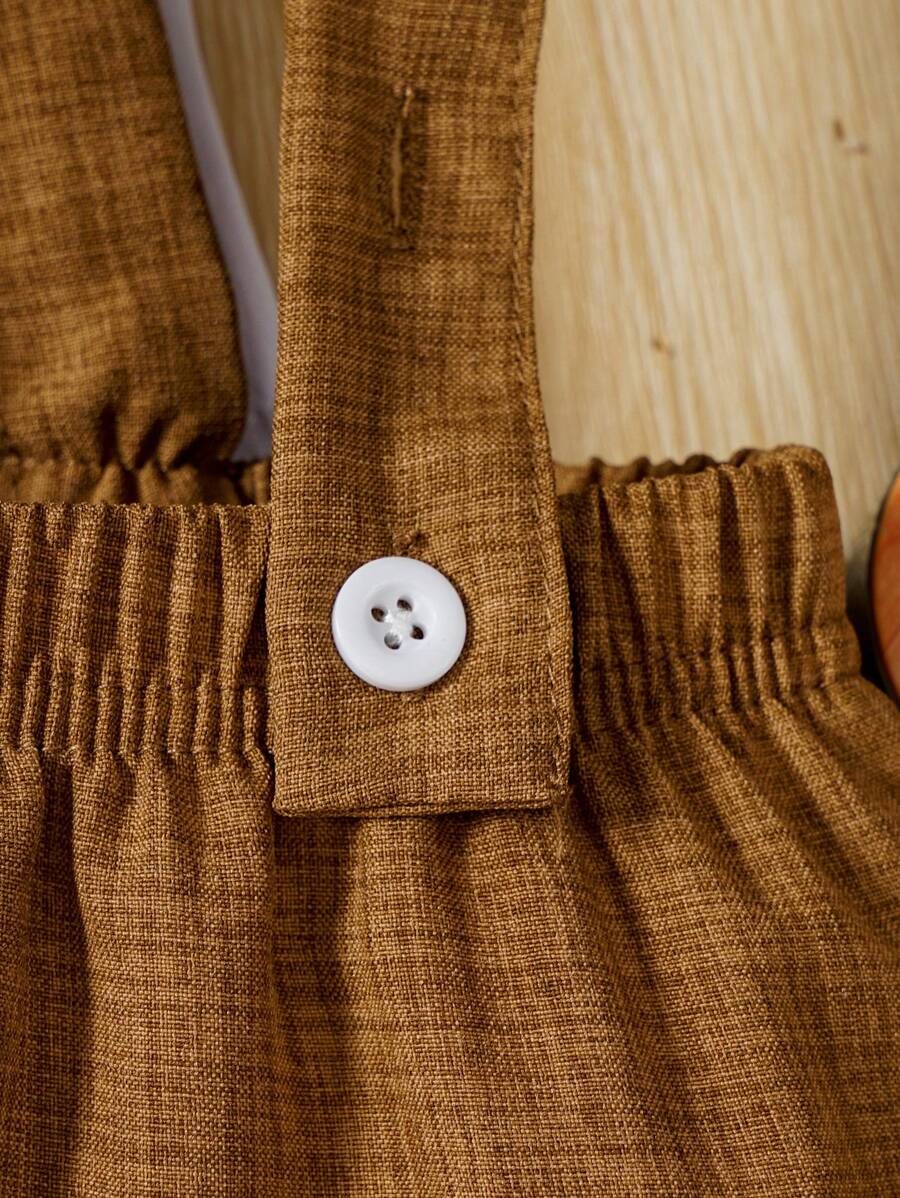 طقم أولادي أنيق من Shein مكوَّن من قميص كم قصير وربطة عنق مع فيست وشورت جاكار