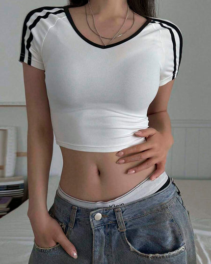 تيشيرت قصير نسائي بأكمام راجلان وحواف متباينة من ديزي