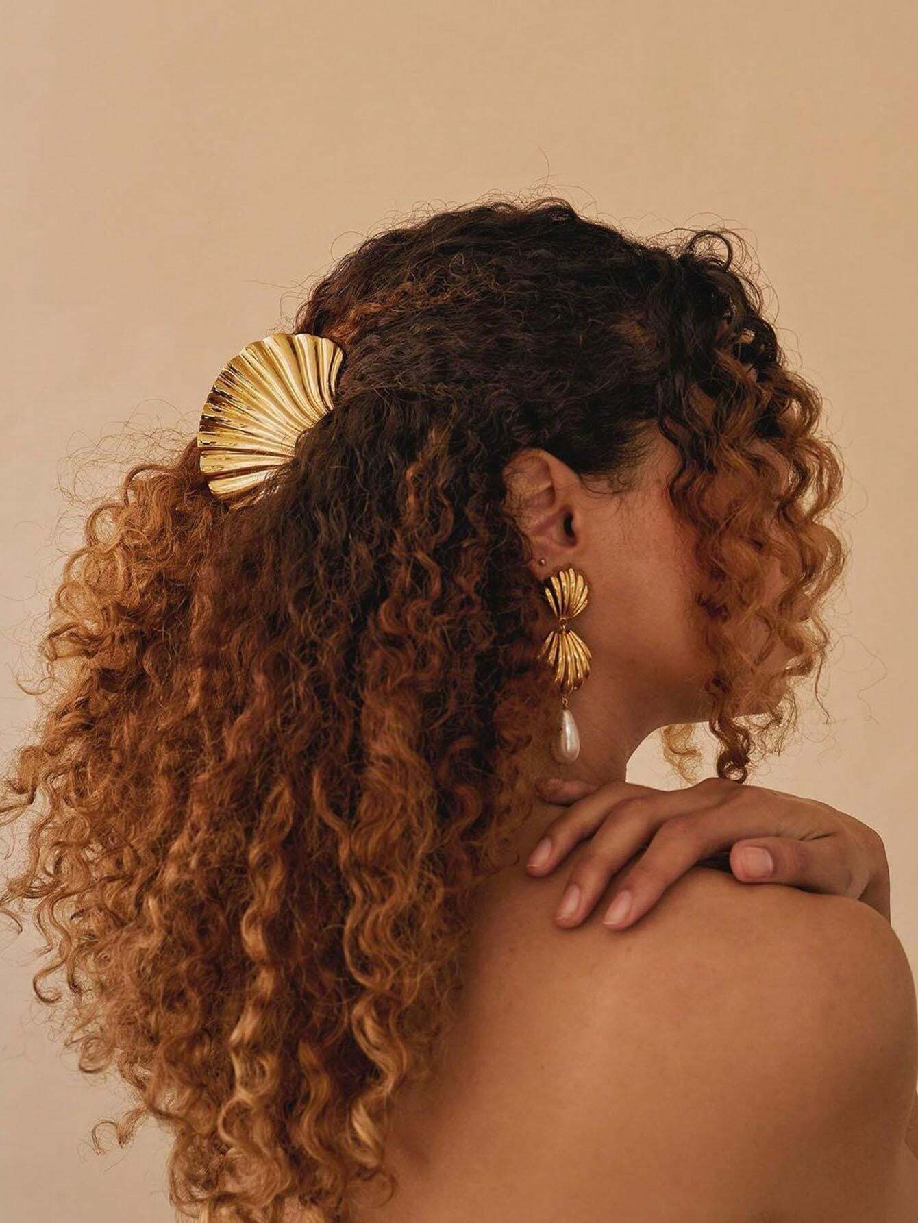 مشبك شعر معدني بتصميم صدفة – إكسسوار صيفي أنيق للنساء