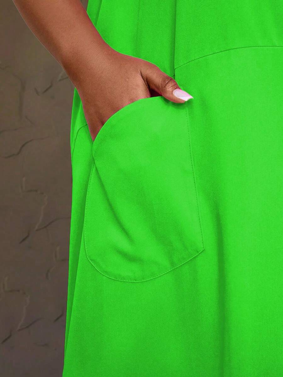 فستان ماكسي كاجوال بدون أكمام سادة للنساء بمقاسات كبيرة من shein