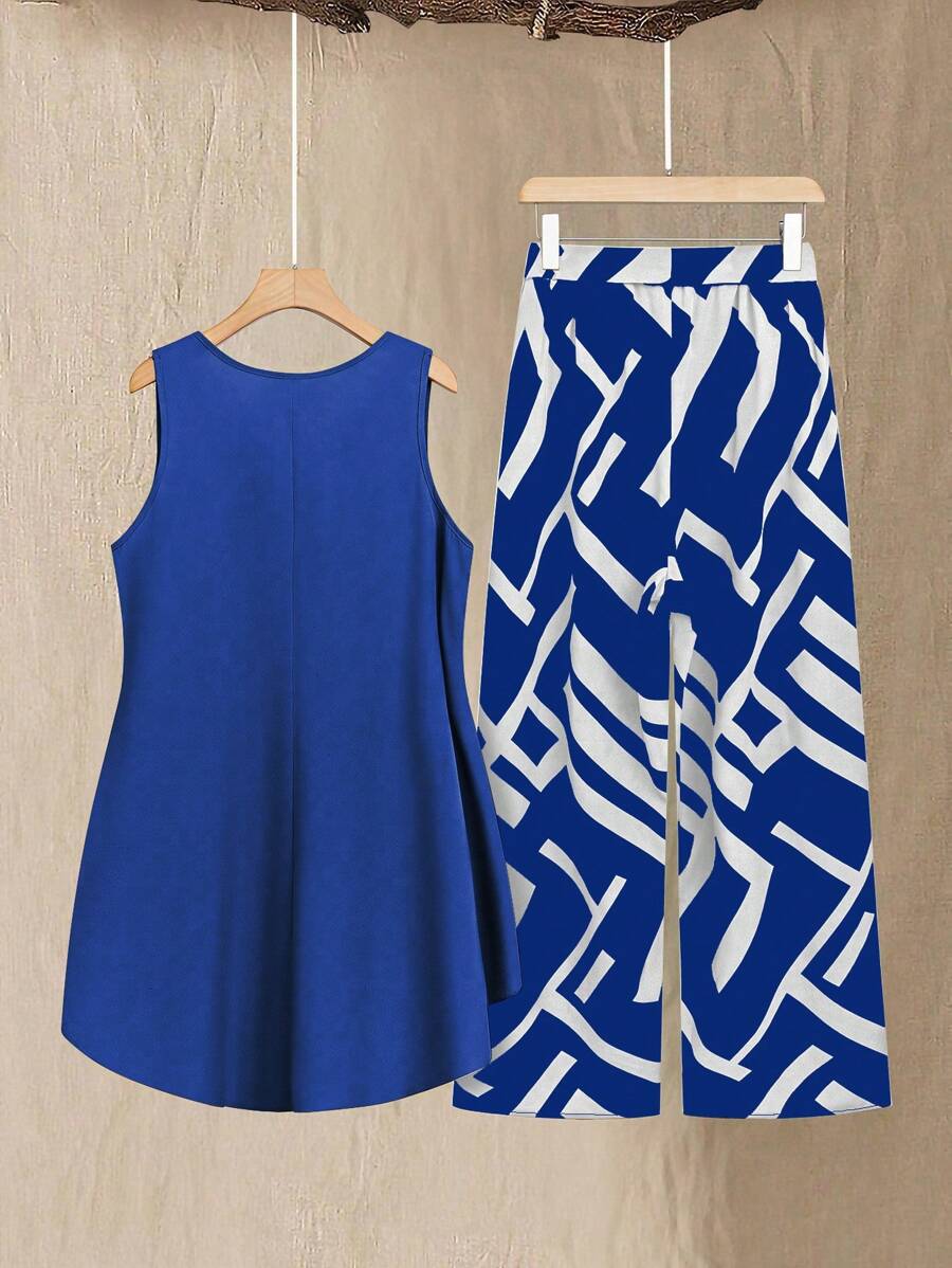 طقم نسائي مقاس كبير من SHEIN – توب بدون أكمام بلون سادة وبنطلون مطبوع، قطعتان لإطلالة عصرية