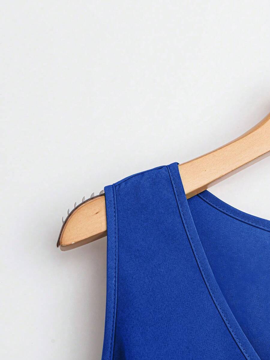 طقم نسائي مقاس كبير من SHEIN – توب بدون أكمام بلون سادة وبنطلون مطبوع، قطعتان لإطلالة عصرية