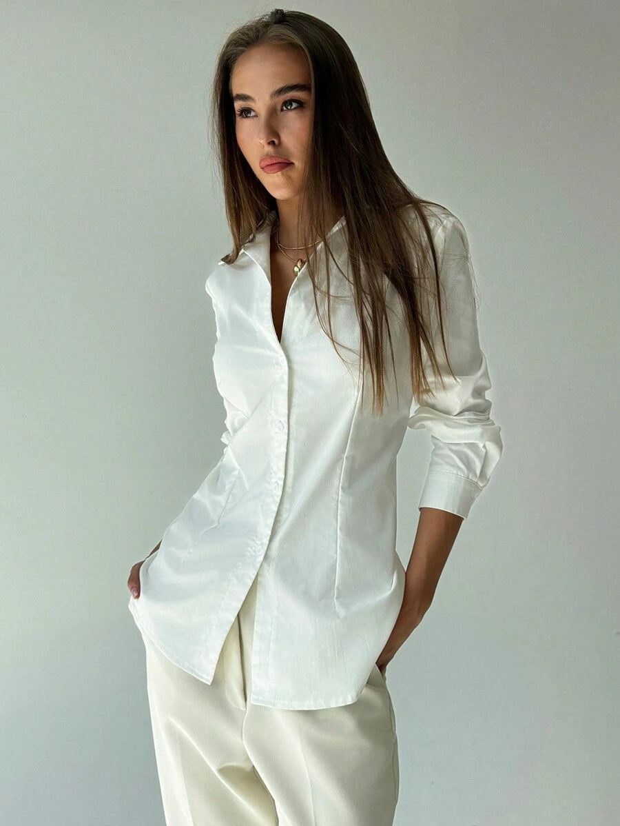 قميص كاجوال بأكمام طويلة وأزرار أمامية بتصميم جديد من Aloruh باللون الأبيض البسيط