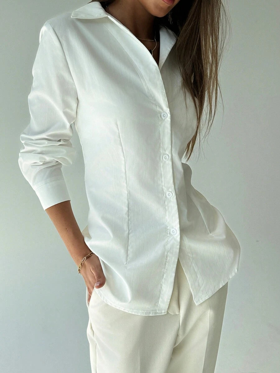 قميص كاجوال بأكمام طويلة وأزرار أمامية بتصميم جديد من Aloruh باللون الأبيض البسيط