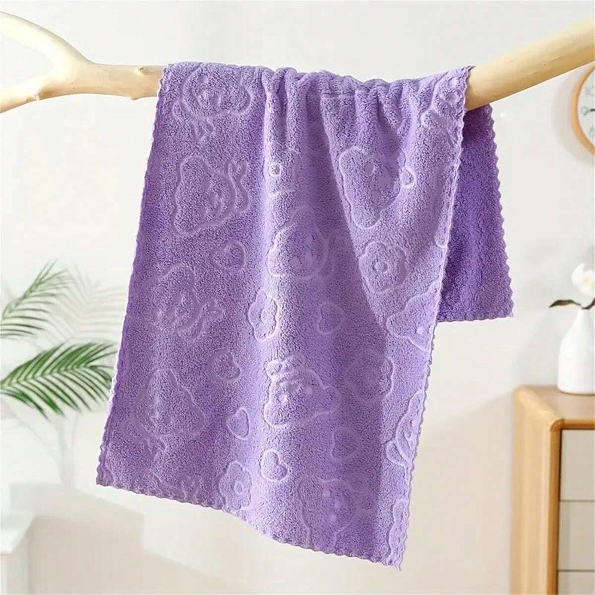 منشفة يد ناعمة بنقشة دب وزهور بارزة – سريعة الامتصاص والتجفيف