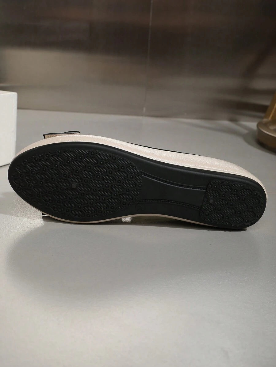 جزمه  كاجوال واسعة وقابلة للتنفس وناعمة بنعل قابل للانزلاق، أحذية بيضاء ذات أصابع مستديرة أنيقة