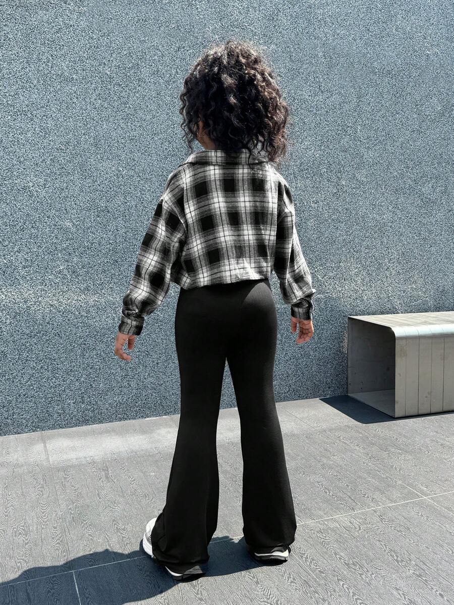 طقم من قطعتين من SHEIN Tween للفتيات الصغيرات، يتكون من جمبسوت محبوك كاجوال وقميص منقوش بأزرار، ملابس متطابقة للأم والطفل (تباع المجموعتان بشكل منفصل)