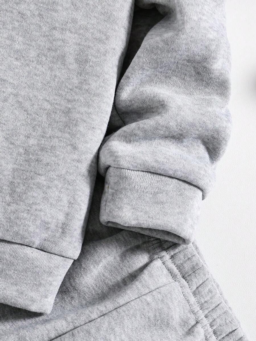 طقم سويت شيرت وبنطلون رياضي دافئ بياقة دائرية مطبوع عليه رسوم متحركة للأولاد الصغار Shein