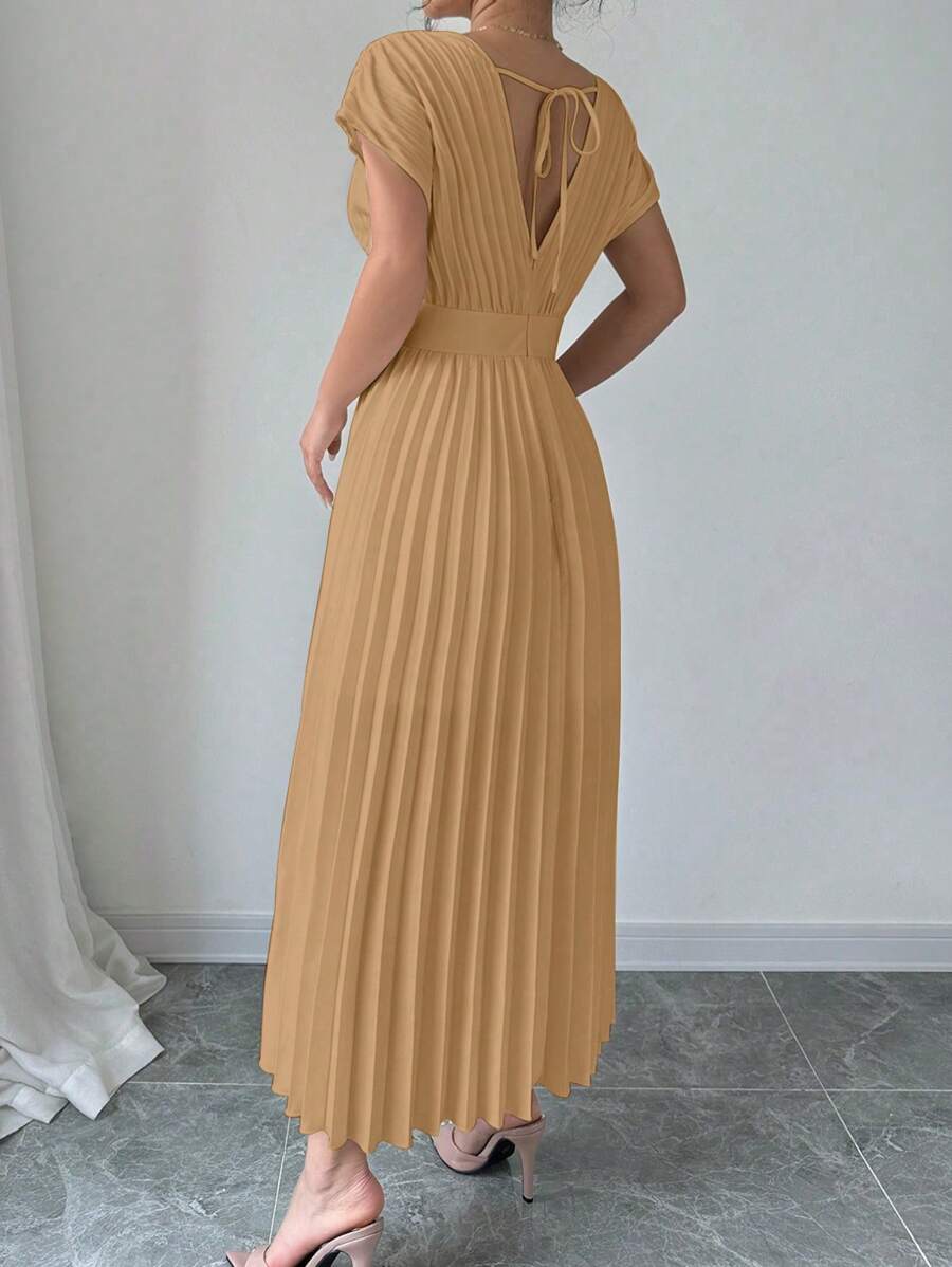 فستان إلينزجا النسائي الأنيق ذو اللون الموحد بدون أكمام وفتحة رقبة على شكل حرف V وخصر مشدود ومطويShein