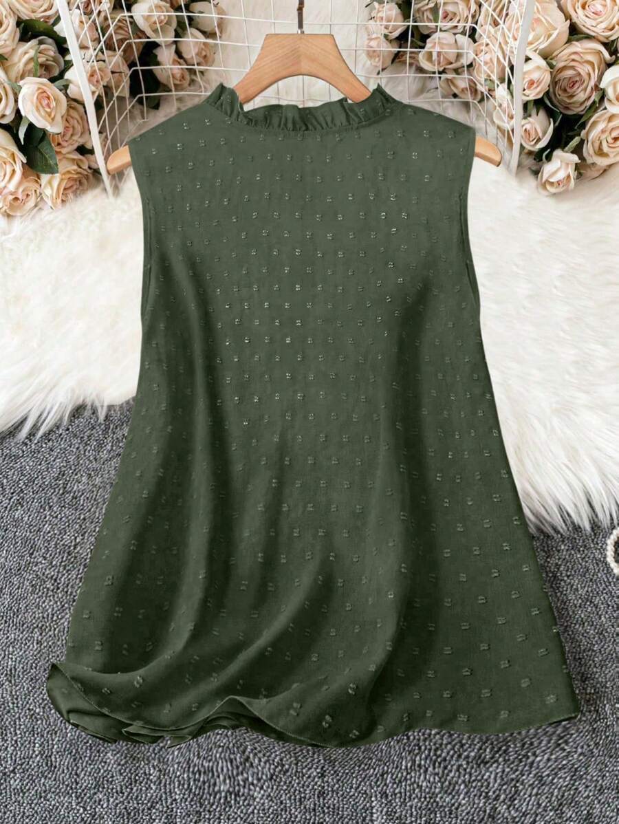 بلوزة  مقاس كبير بلون سادة – بدون أكمام بياقة V وتفاصيل دانتيل وكشكش أنثوية