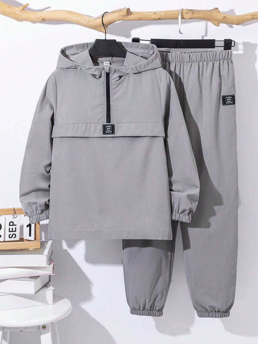 طقم شي ان للأولاد من قطعتين - جاكيت بغطاء رأس وسحاب وبنطال برباط، بتصميم رياضي كاجوال مناسب للخريف/الشتاء