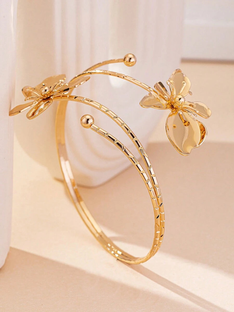 سوار نسائي مع قلادة فراشة – أنيق ومناسب للشاطئ والإجازات