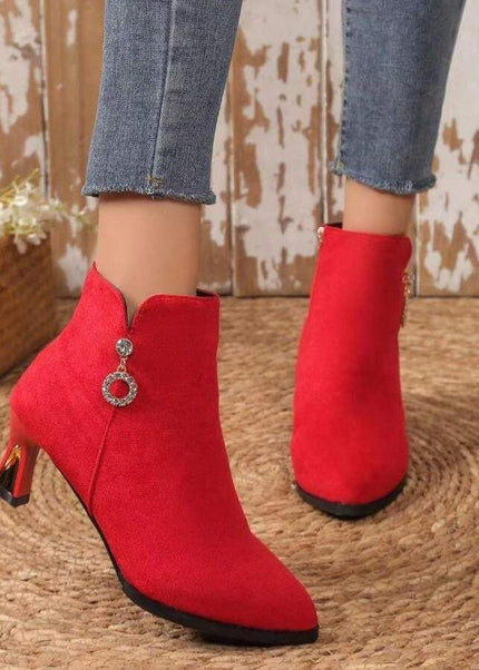 بوت نسائي بكعب متوسط وسحاب معدني أنيق ومقدمة مدببة