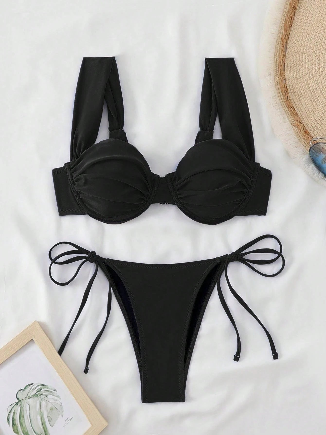 طقم بيكيني نسائي صيفي – توب مدعّم بسلك داخلي وأشرطة قابلة للتعديل مع شورت شاطئ مطوي ورباط