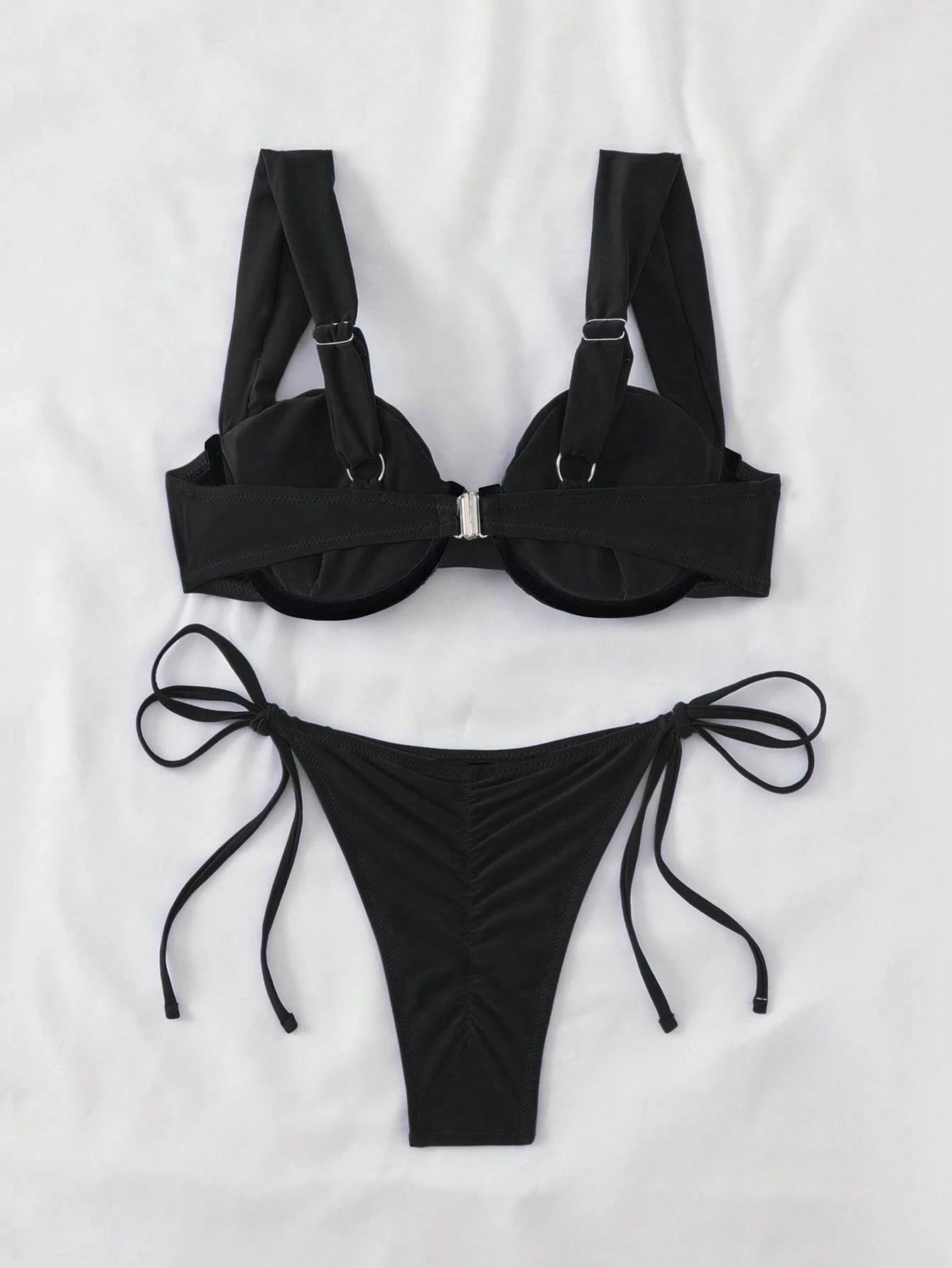 طقم بيكيني نسائي صيفي – توب مدعّم بسلك داخلي وأشرطة قابلة للتعديل مع شورت شاطئ مطوي ورباط