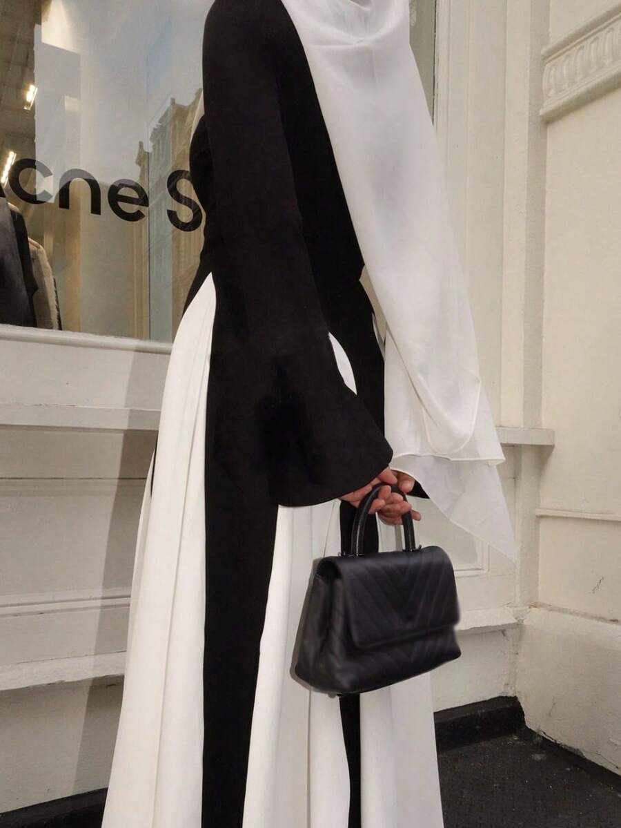 قطعة واحدة من فستان نسائي طويل أنيق بلونين متدرجين متباينين، ألوان ربيعية ناعمة، أكمام طويلة